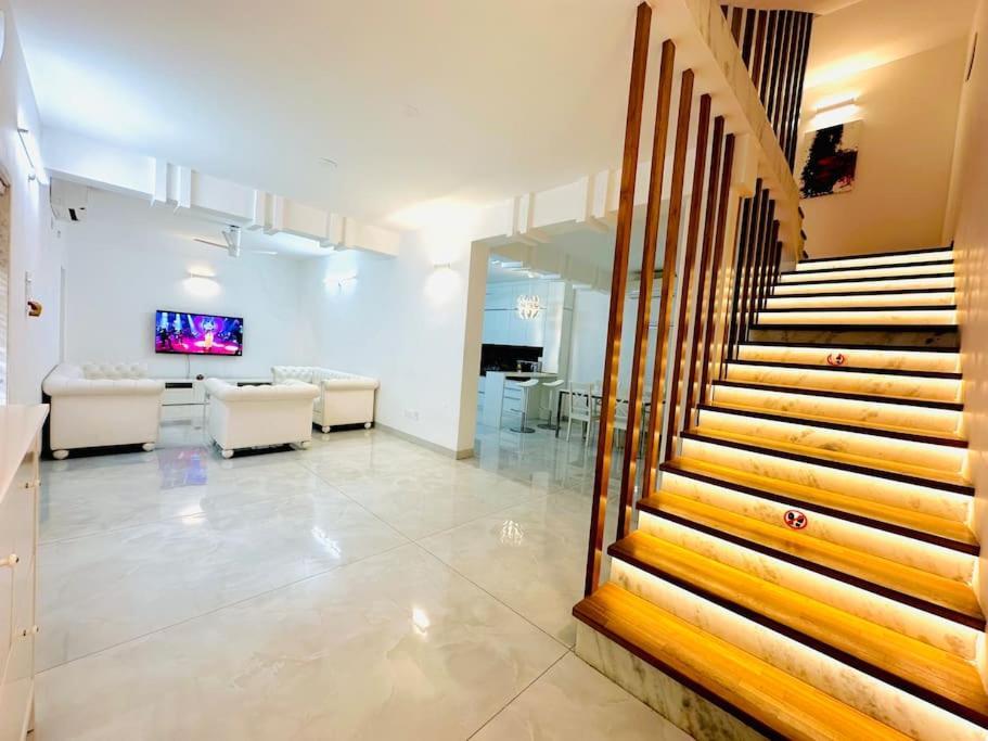 White House Sky View Theatre Villa In Gachibowli Luaran gambar