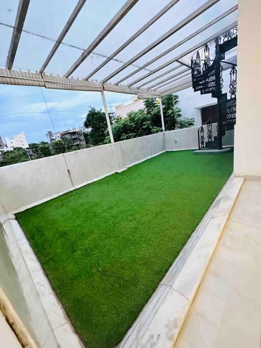 White House Sky View Theatre Villa In Gachibowli Luaran gambar